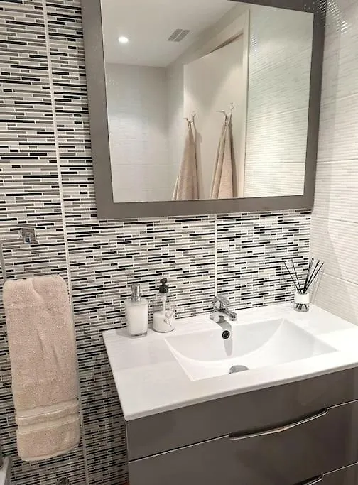 Elegant 2-Bedroom Apartment With Beautiful Views ベナルマデナ
