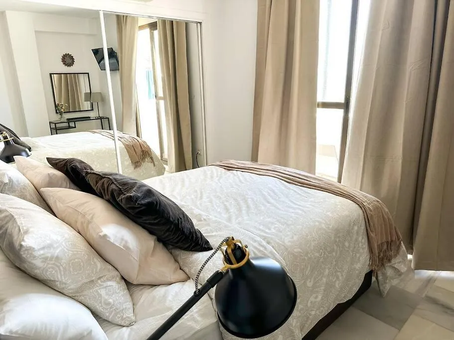 Elegant 2-Bedroom Apartment With Beautiful Views ベナルマデナ 0*,  スペイン