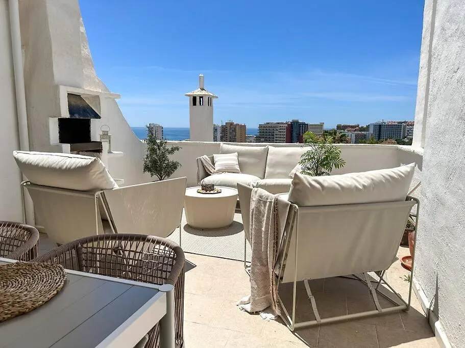 Elegant 2-Bedroom Apartment With Beautiful Views ベナルマデナ